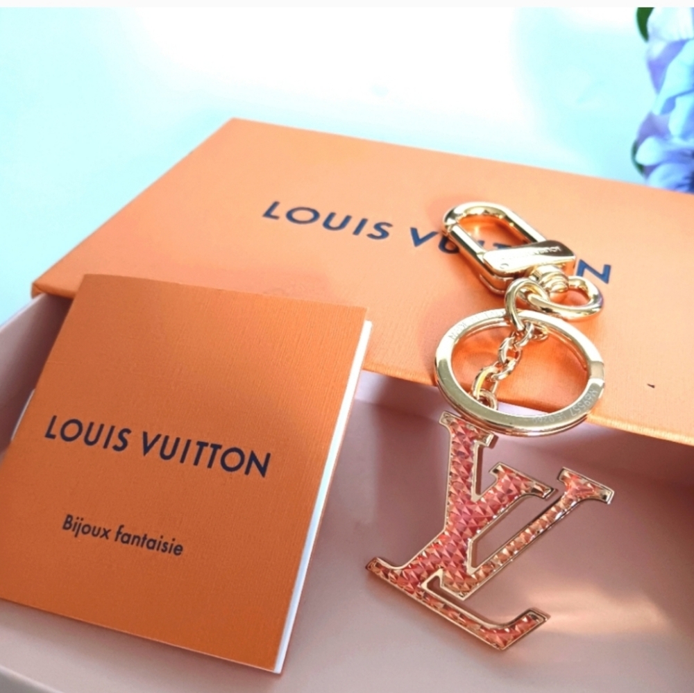 Louis Vuitton Bijoux Fantasie Gold Keychain W/Box ✨️ - Picture 5 of 9